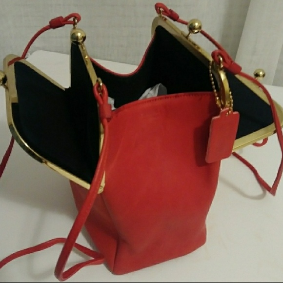 COACH Handbags - VINTAGE COACH NYC B.CASHIN DBL KISSLOCK PRECREED